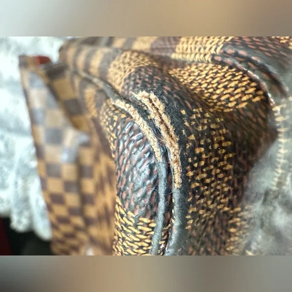 Authentic Louis Vuitton Damier Ebene Crossbody - Picture 13 of 15